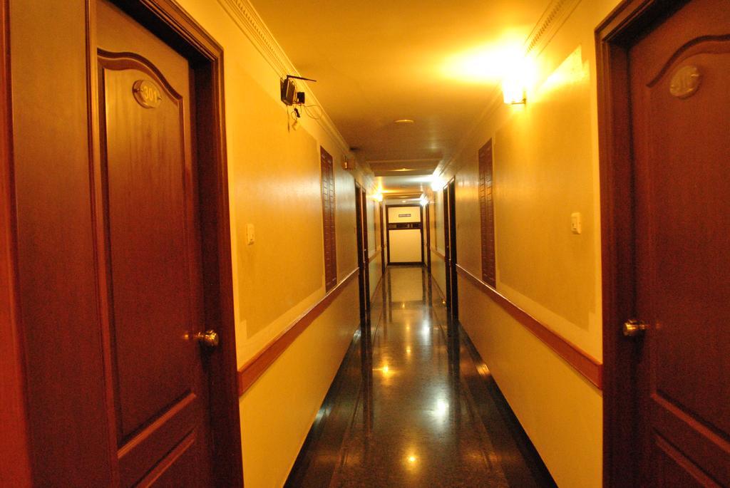 Hotel Sona'S Tiruchirappalli ภายนอก รูปภาพ