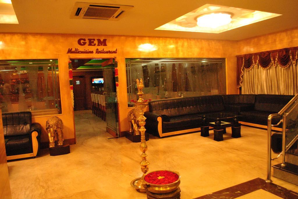 Hotel Sona'S Tiruchirappalli ภายนอก รูปภาพ