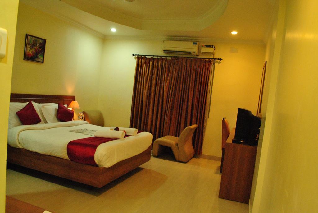 Hotel Sona'S Tiruchirappalli ภายนอก รูปภาพ