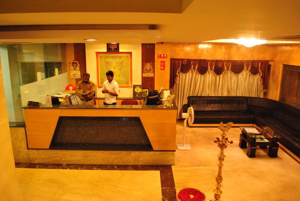 Hotel Sona'S Tiruchirappalli ภายนอก รูปภาพ