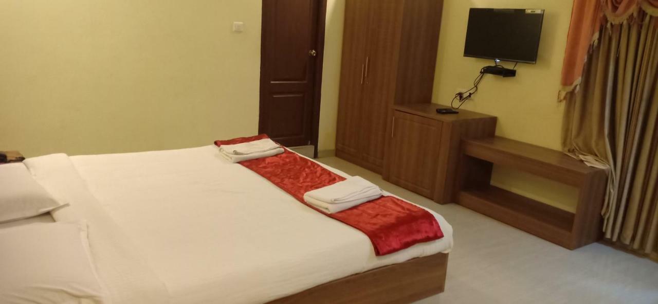 Hotel Sona'S Tiruchirappalli ภายนอก รูปภาพ